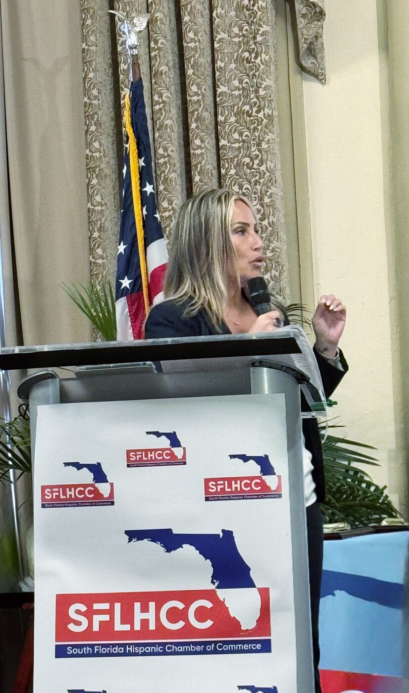 Jovianna Gonzalez speaking from the podium at a South Florida Hispanic Chamber of Commerce event
